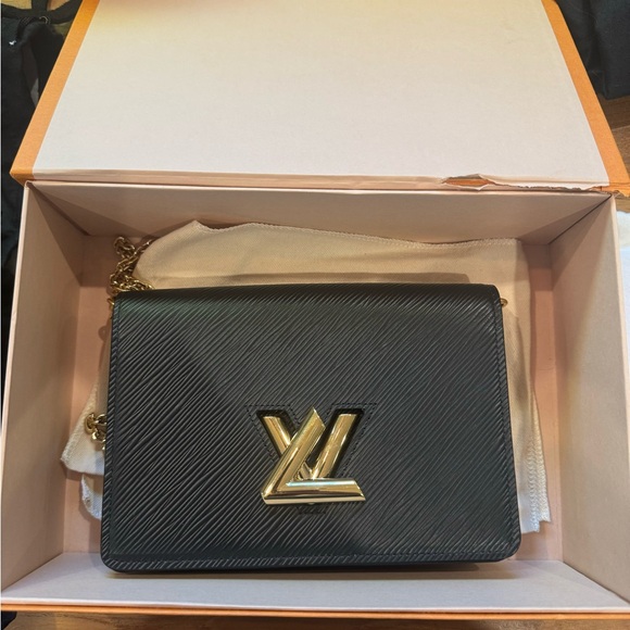 Louis Vuitton Twist Chain Epi Leather Black - Never Used - Picture 5 of 8